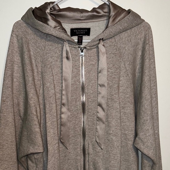 Victoria Secret - Picture 1 of 1